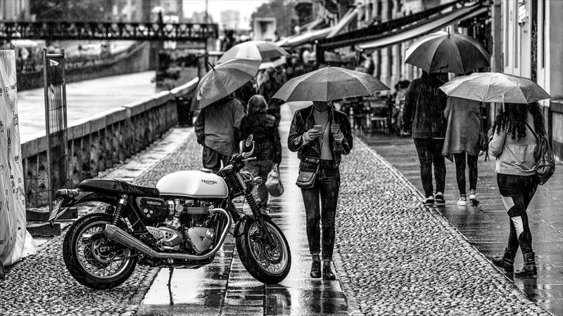 雨の日、寒い日にバイクは辛い