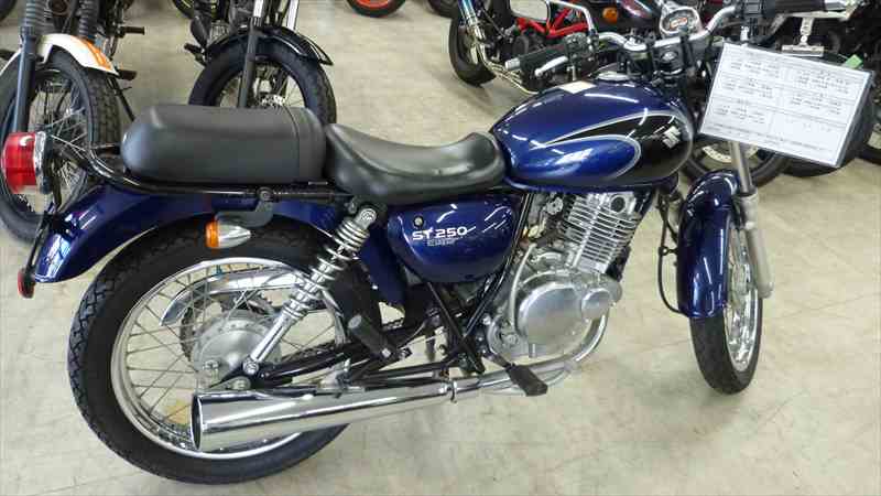 KAWASAKIのエストレヤ、SUZUKIのST250