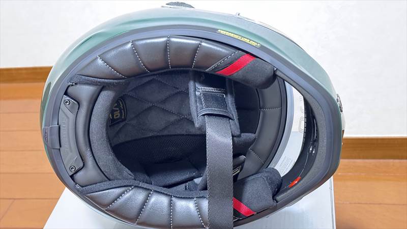 ヘルメットのあご紐を締めないのは違法なのか？