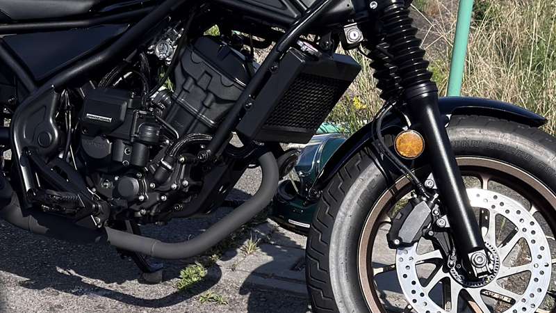 レブル250は単気筒250cc　誇るべき性能は無い