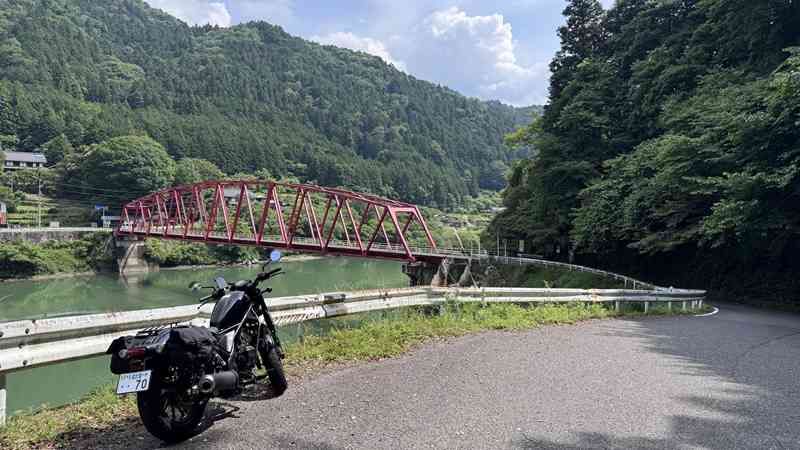 ラジアルタイヤとは真逆