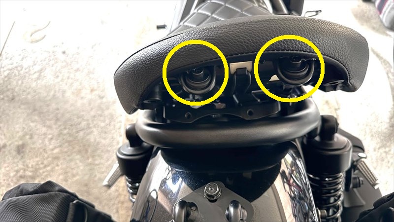 レブル250 Eクラッチ　バッテリーの場所